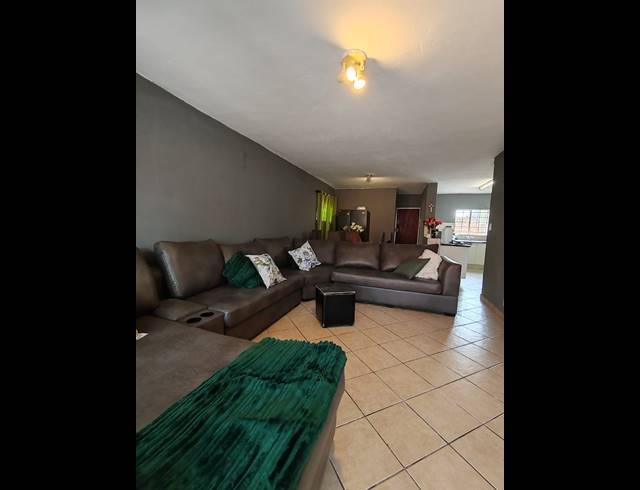 3 BEDROOM TOWNHOUSE TO LET IN CELTISDAL